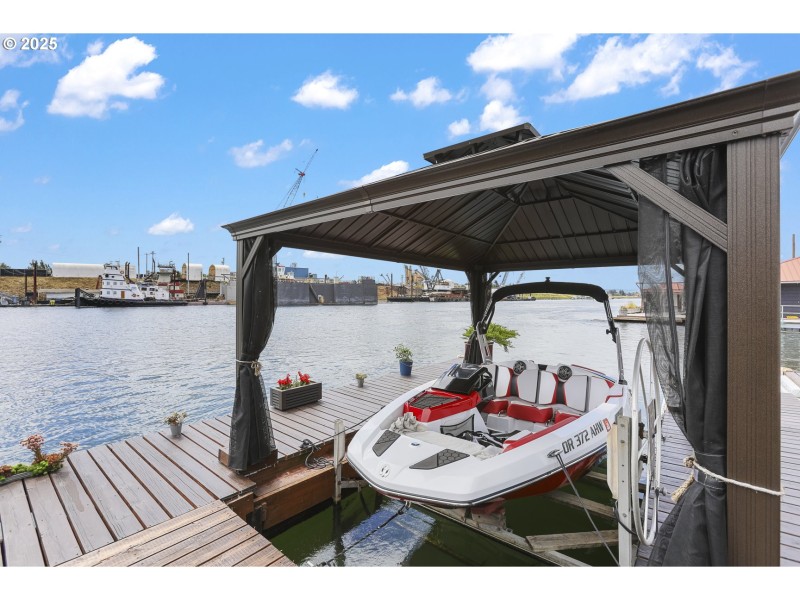 Dock