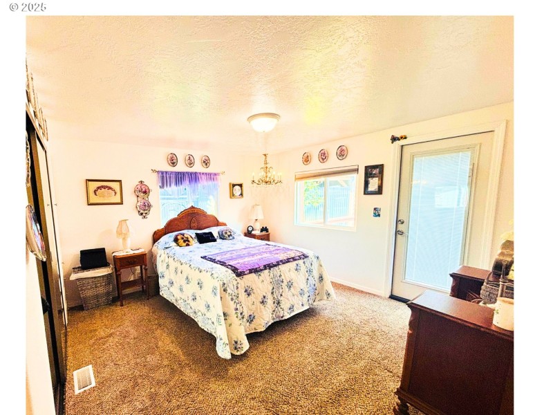 Bedroom, Primary