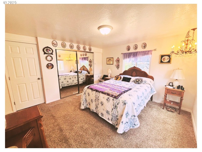 Bedroom, Primary