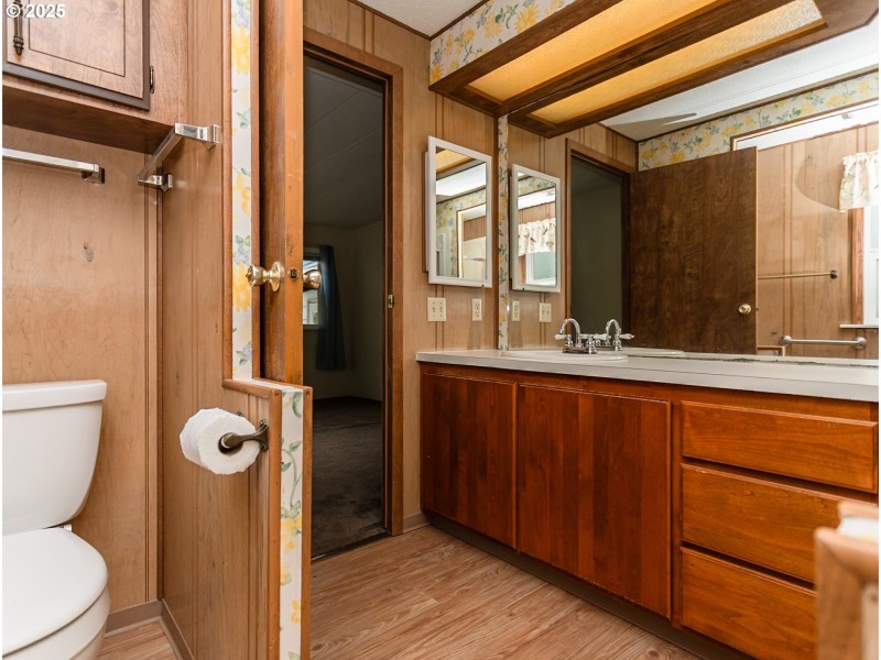Bathroom, Attached