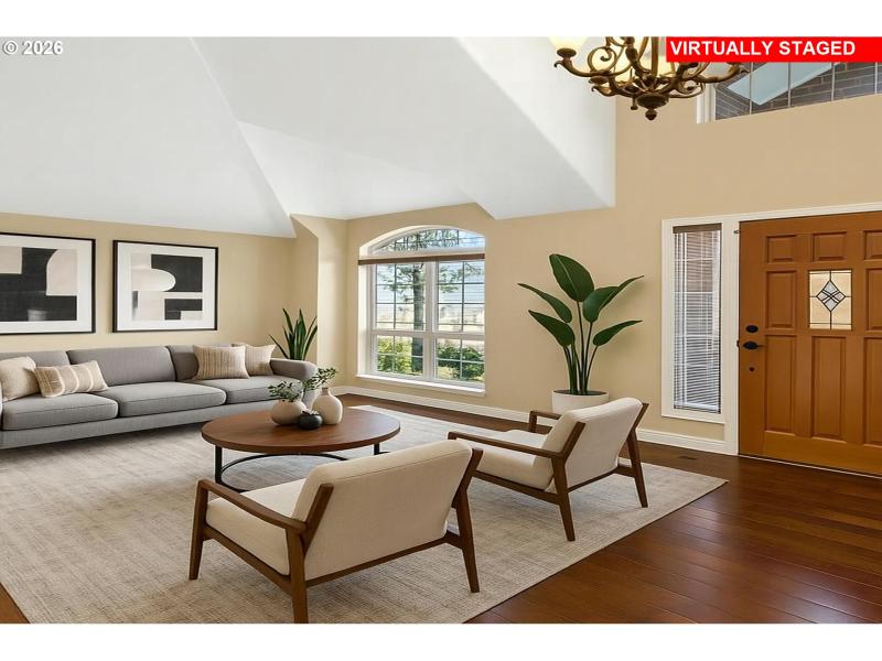 Living Room/Entrance