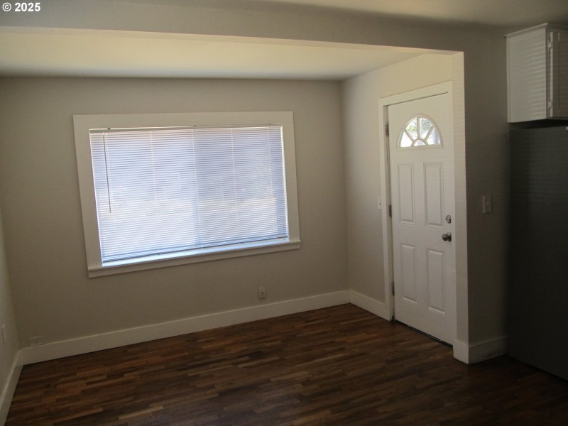 Living Room/Entrance
