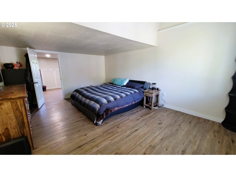 Bedroom, Primary