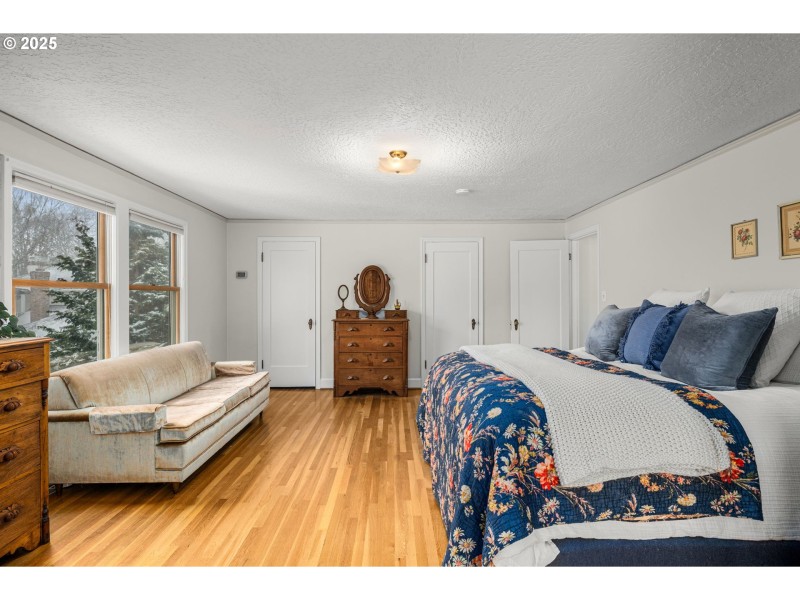 Bedroom, Primary