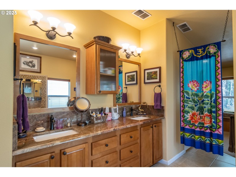 Bathroom, Attached