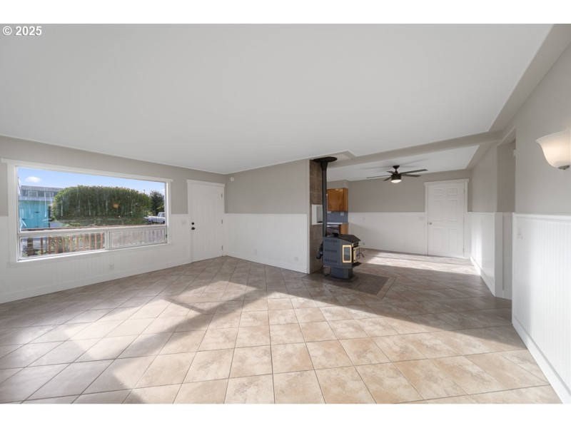 Living Room/Entrance