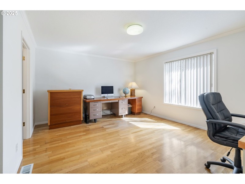 Bedroom, Primary