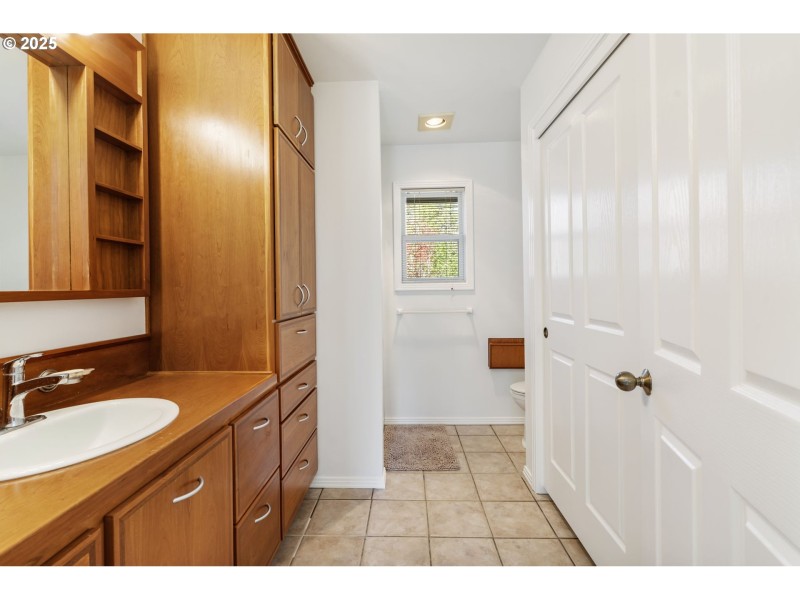 Bedroom, Primary