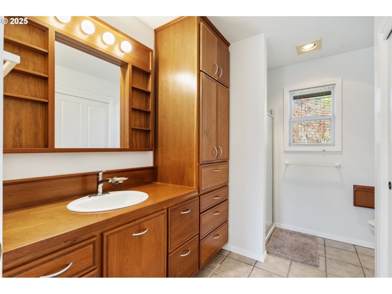 Bedroom, Primary