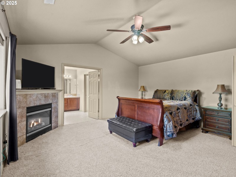 Bedroom, Primary