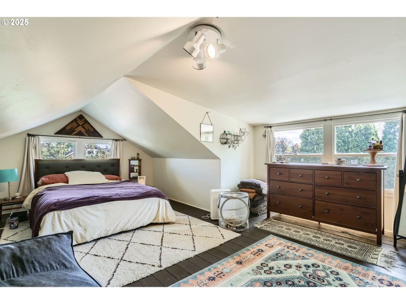 Bedroom, Primary