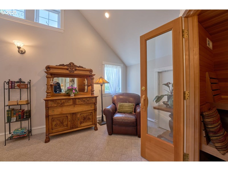 Bedroom, Primary