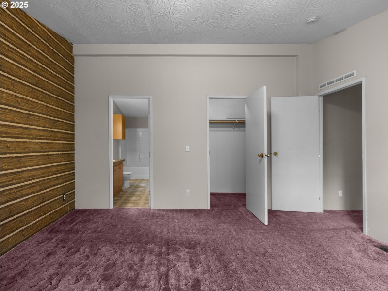 Bedroom, Primary