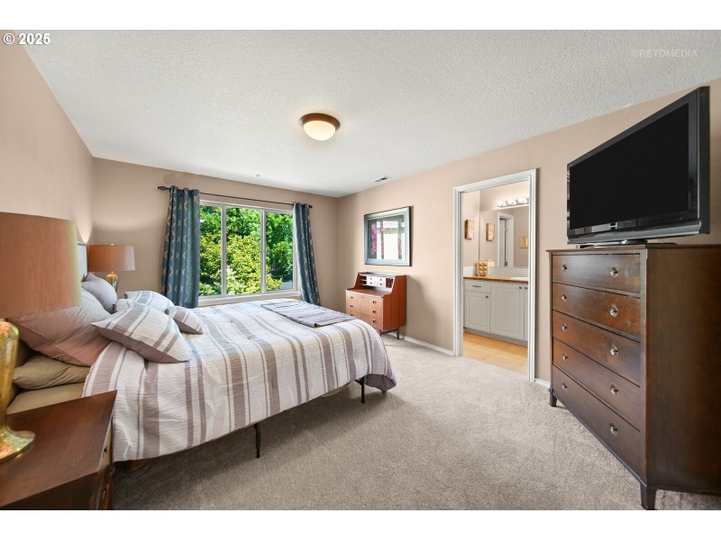 Bedroom, Primary