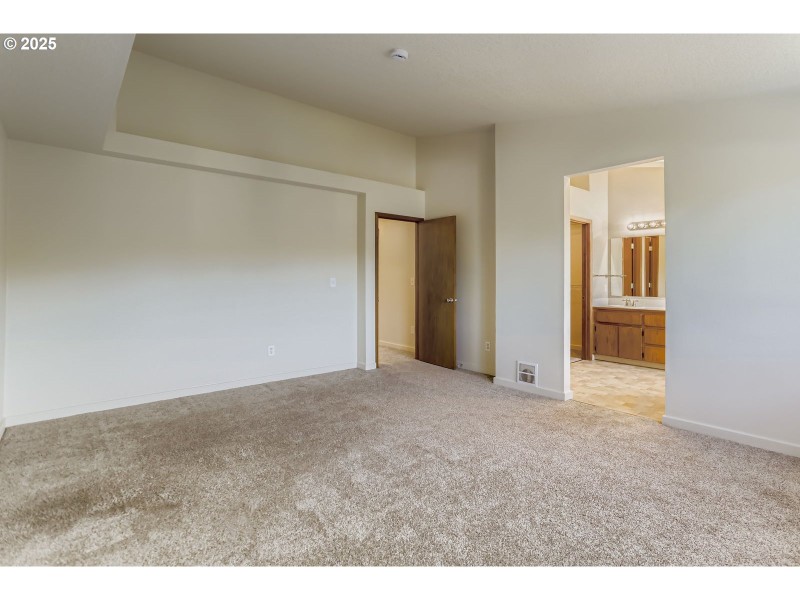 Bedroom, Primary