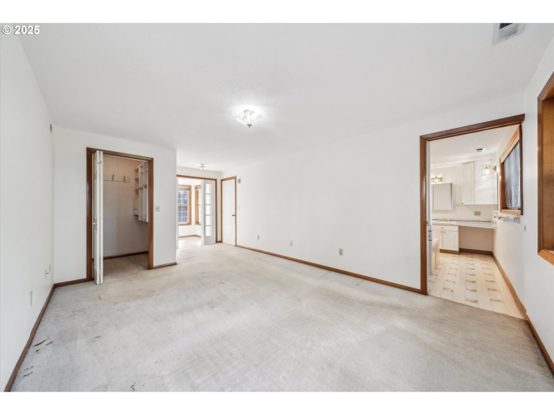 Bedroom, Primary