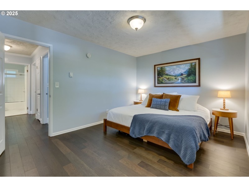 Bedroom, Primary