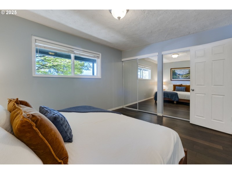 Bedroom, Primary