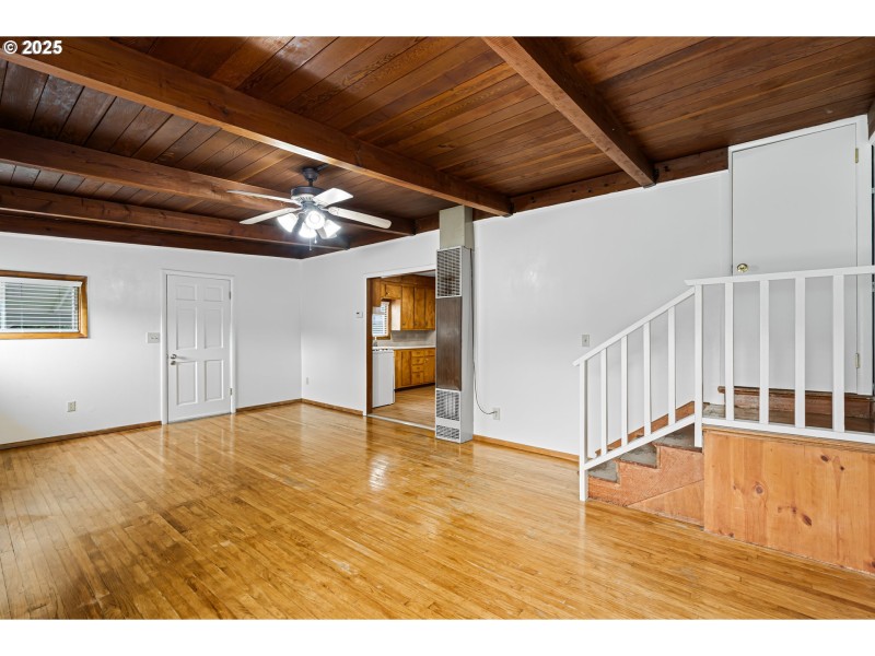 Living Room/Entrance