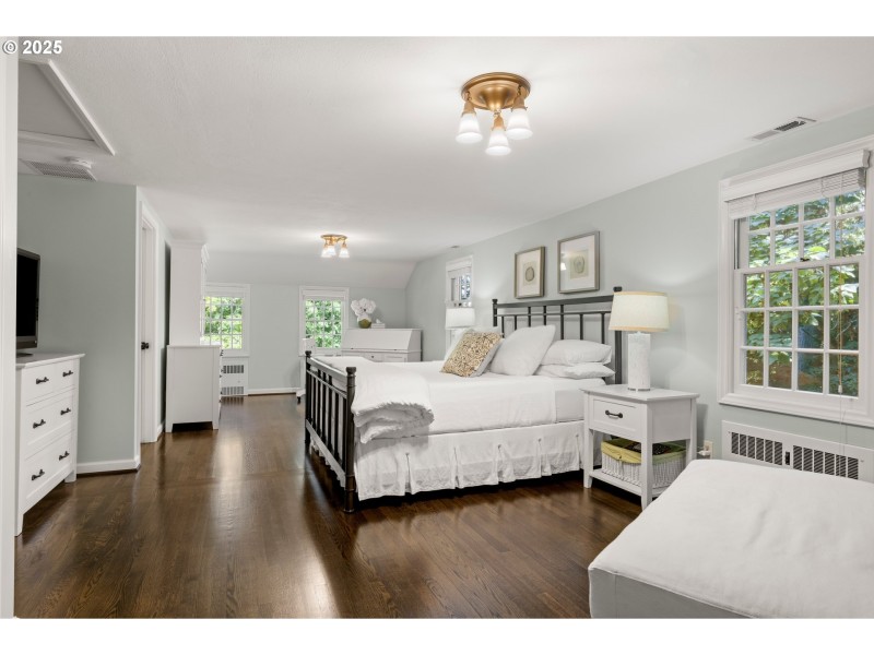 Bedroom, Primary