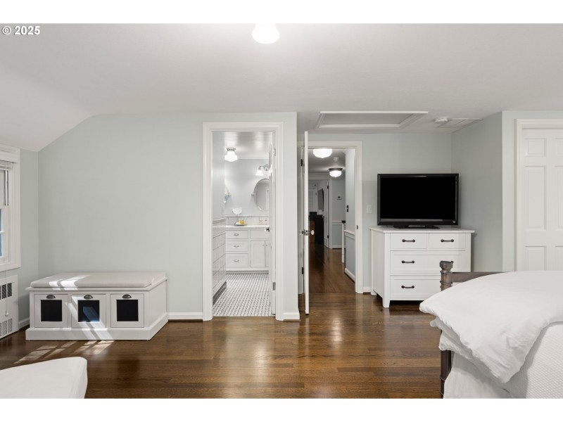 Bedroom, Primary