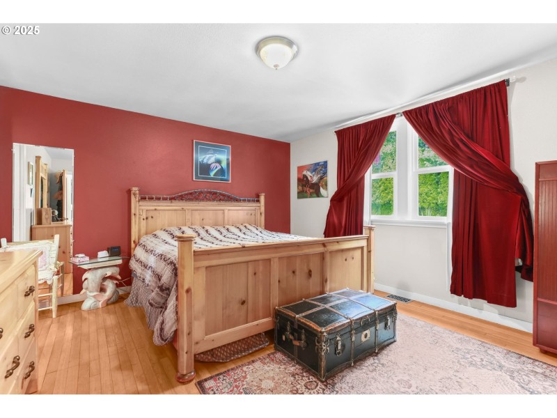 Bedroom, Primary