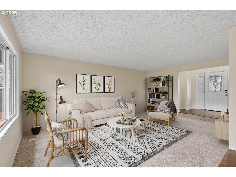 Living Room/Entrance