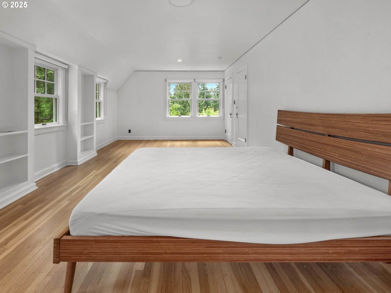 Bedroom, Primary