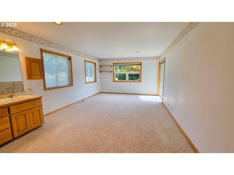 Bedroom, Primary