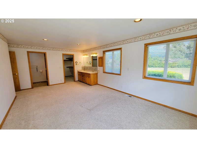 Bedroom, Primary