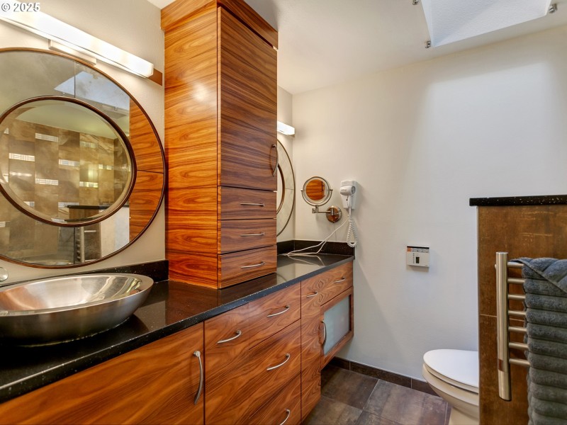 Bathroom, Attached