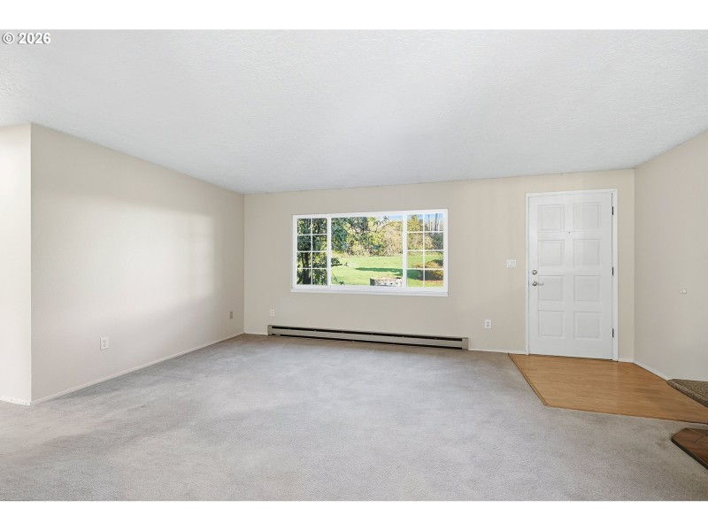 Living Room/Entrance