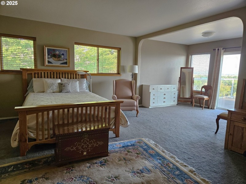 Bedroom, Primary
