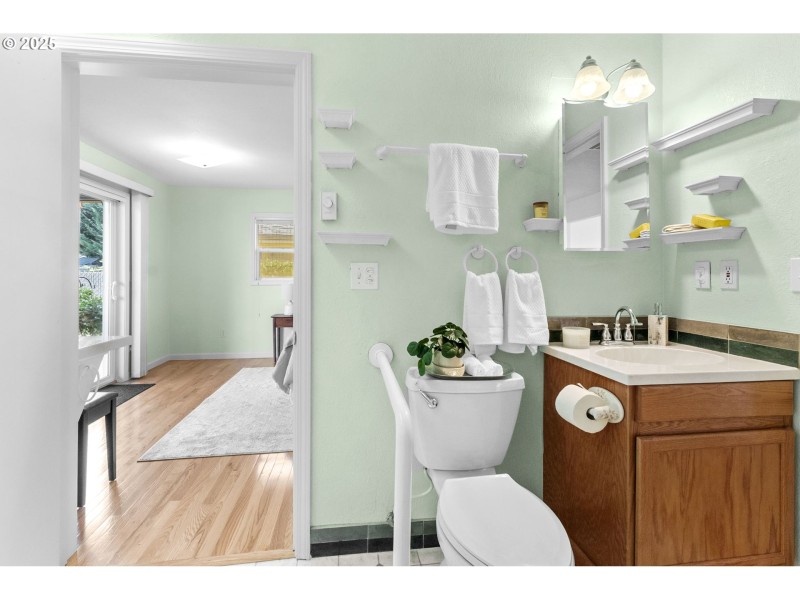 Bathroom, Attached