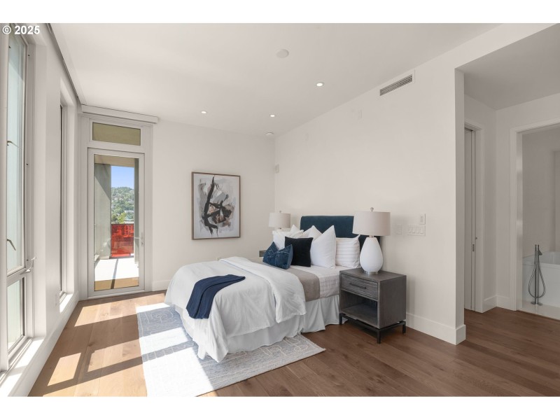Bedroom, Primary