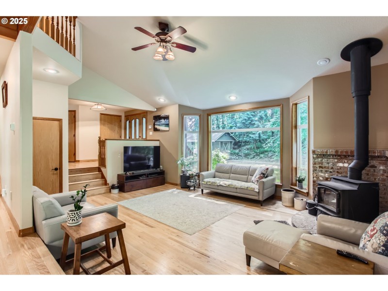 Living Room/Entrance