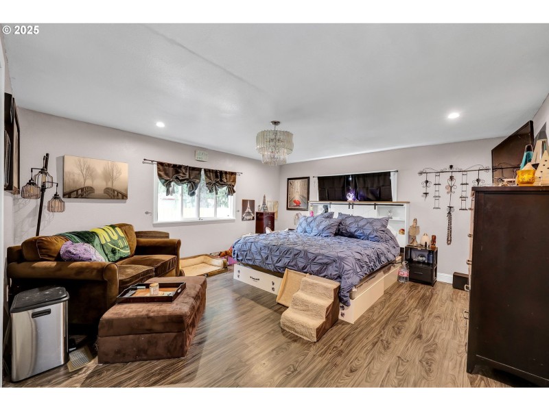 Bedroom, Primary