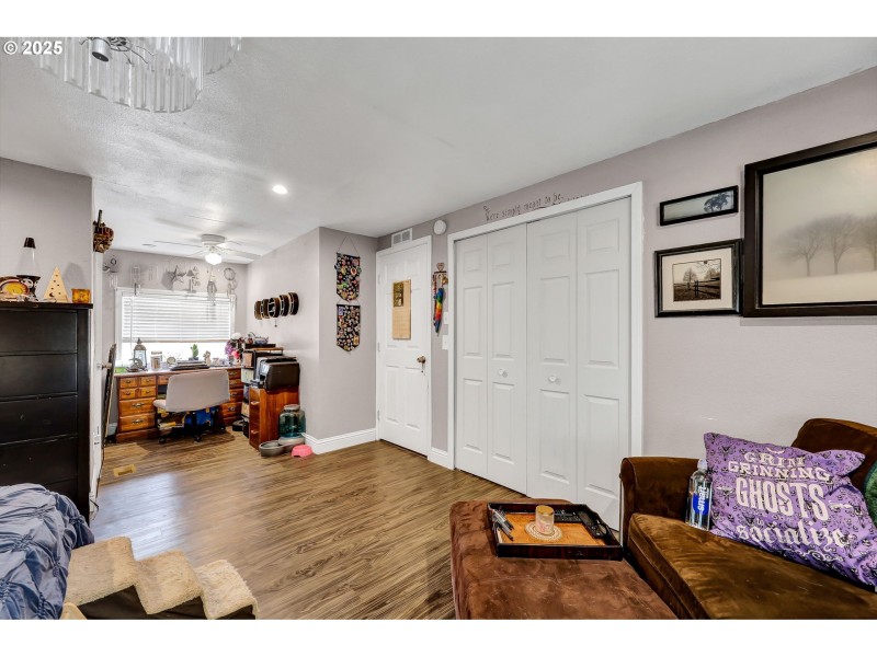 Bedroom, Primary