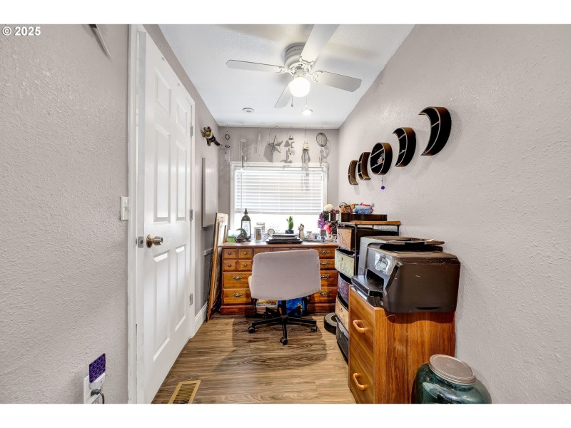 Bedroom, Primary