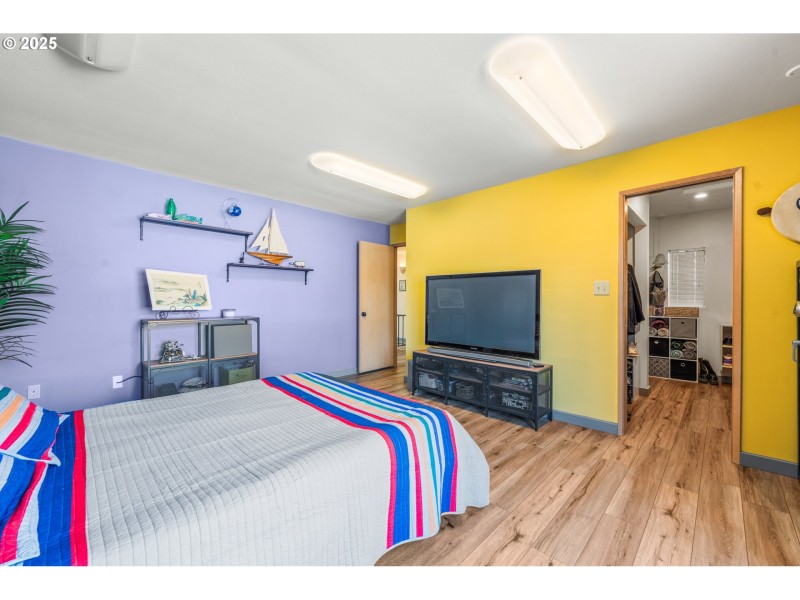 Bedroom, Primary