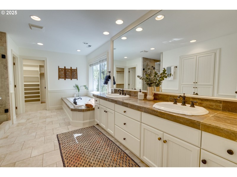 Owner's Suite Bathroom