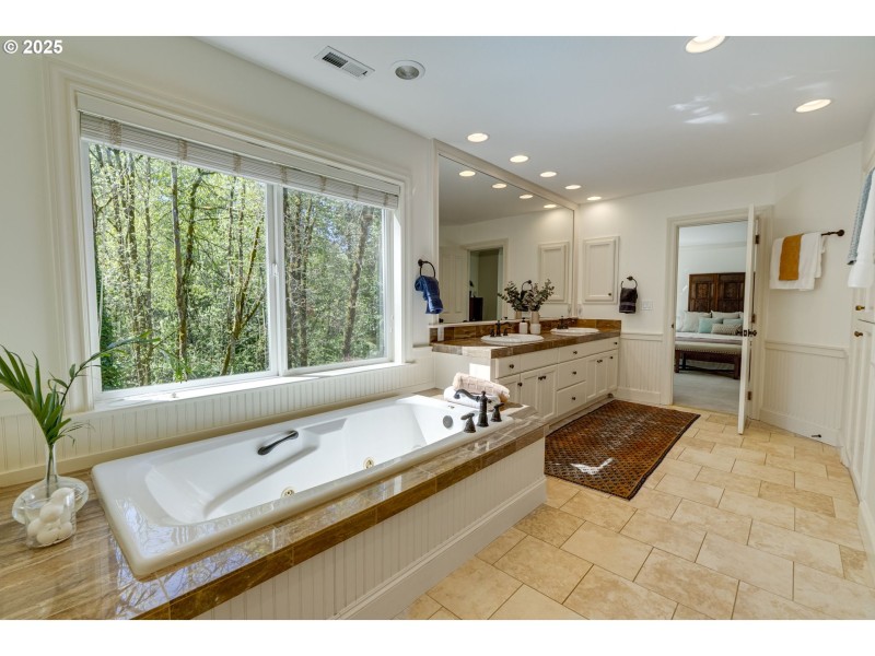Owner's Suite Bathroom