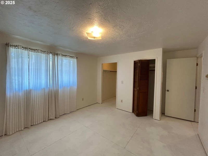 Bedroom, Primary