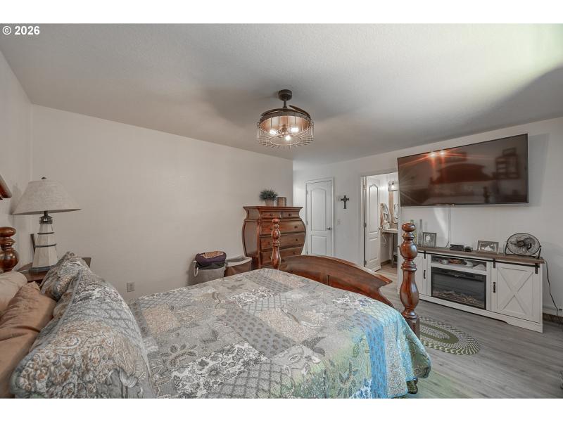 Bedroom, Owner's Suite