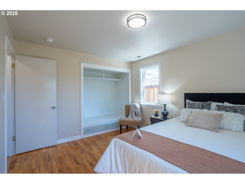 Bedroom, Primary