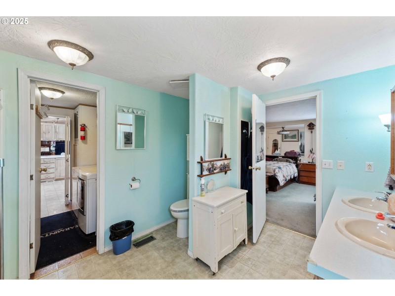 Bathroom, Attached