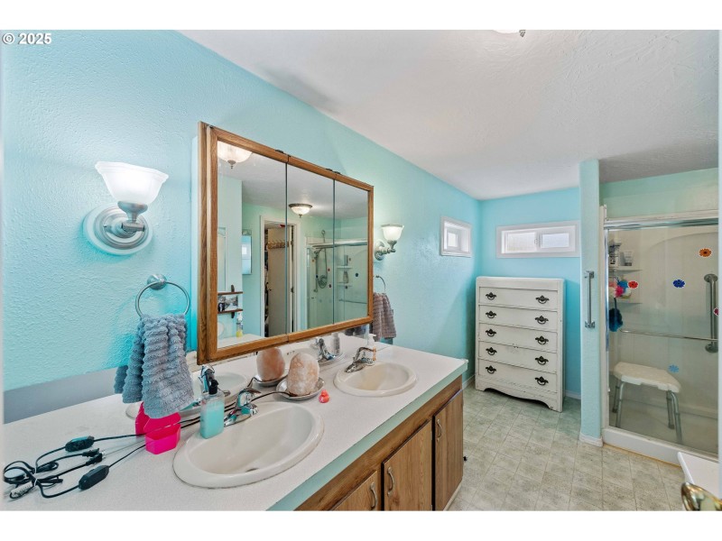 Bathroom, Attached