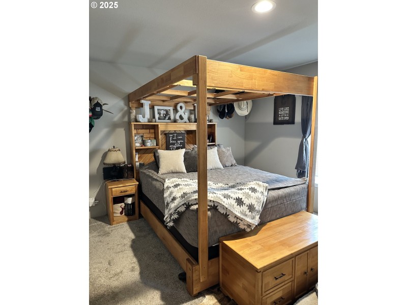 Bedroom, Primary