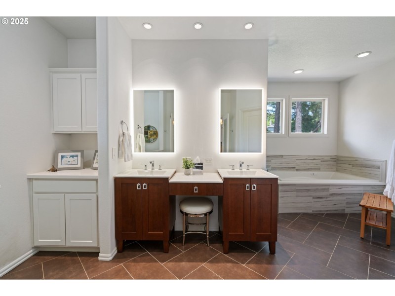 Owner's Suite Bathroom