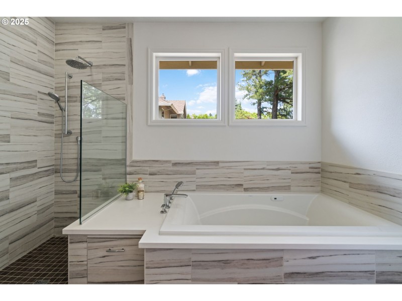 Owner's Suite Bathroom